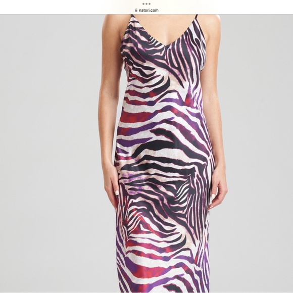 Kuma Robe & 2pc Pjs. - Picture 5 of 11